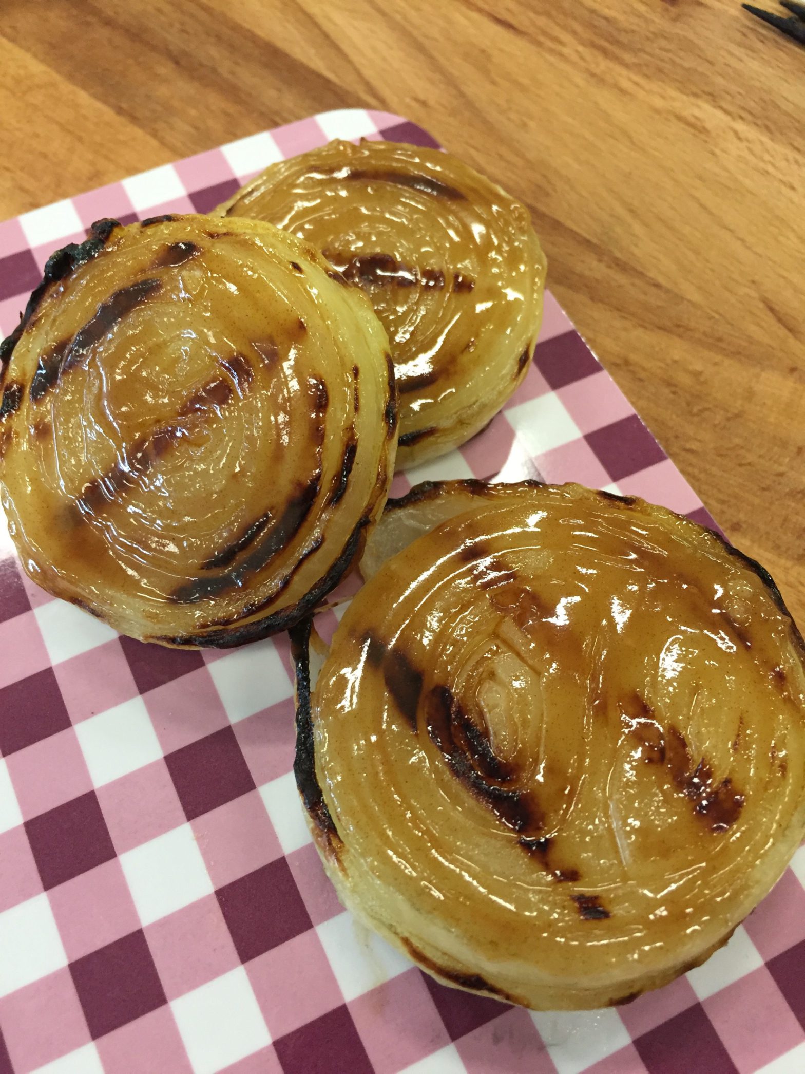 Zoete Ajuin met Mosterd Honing Marinade