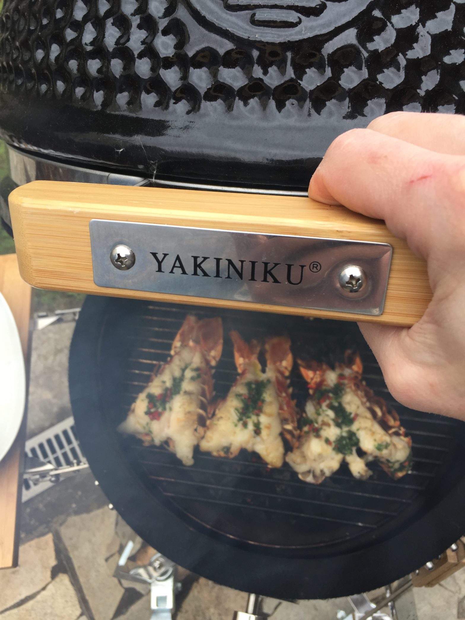 Feestelijk Barbecuën: Kreeftenstaart met kruidenmarinade op de Yakiniku